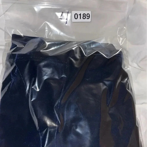 TOBI Relaxed and flowy silhouette with a sexy low back. Navy blue velour fabric. - Picture 10 of 10